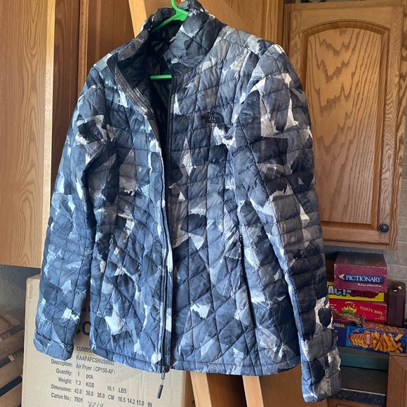 The North Face black and grey light jacket - Picture 1 of 4
